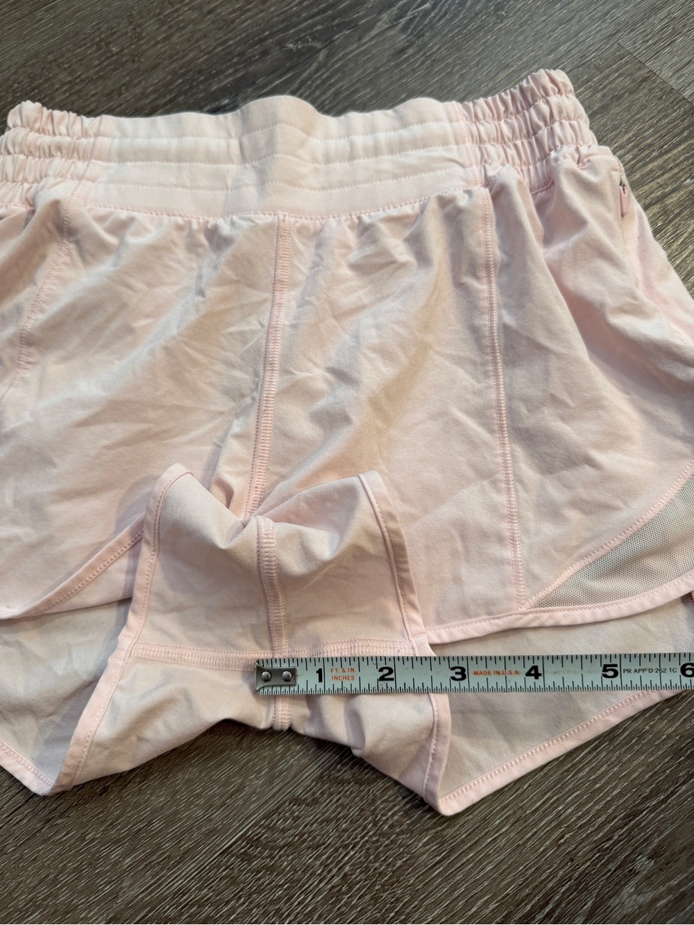 2.5” lululemon athletica Women’s hotty hot Pink Running Shorts - Picture 8 of 10